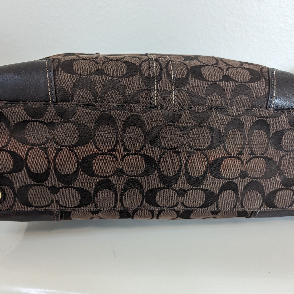 Vintage Coach Hampton turn lock tote! GUC! No tears, rips, or holes! Model 11063 - Picture 9 of 14
